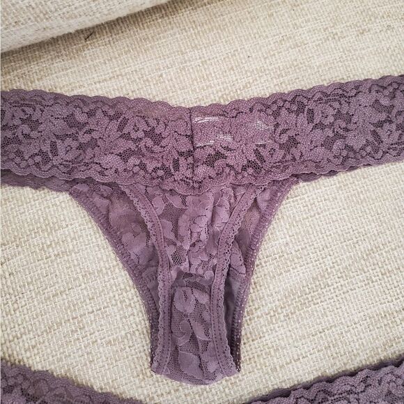 HANKY PANKY SIGNATURE LACE LOW RISE THONG 3pack - Picture 7 of 11